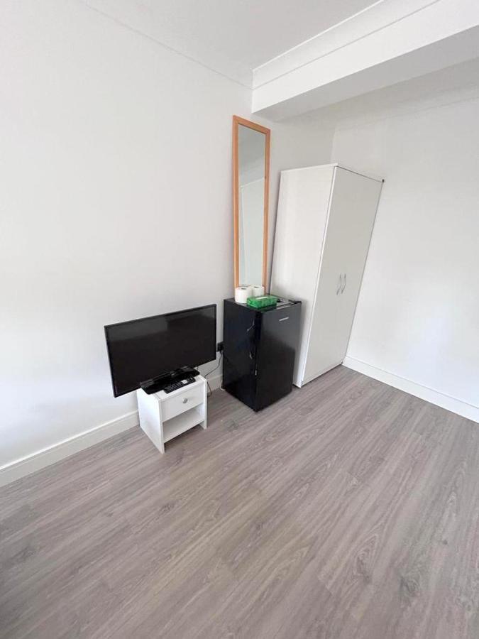 New Florence Rooms Митчам Экстерьер фото