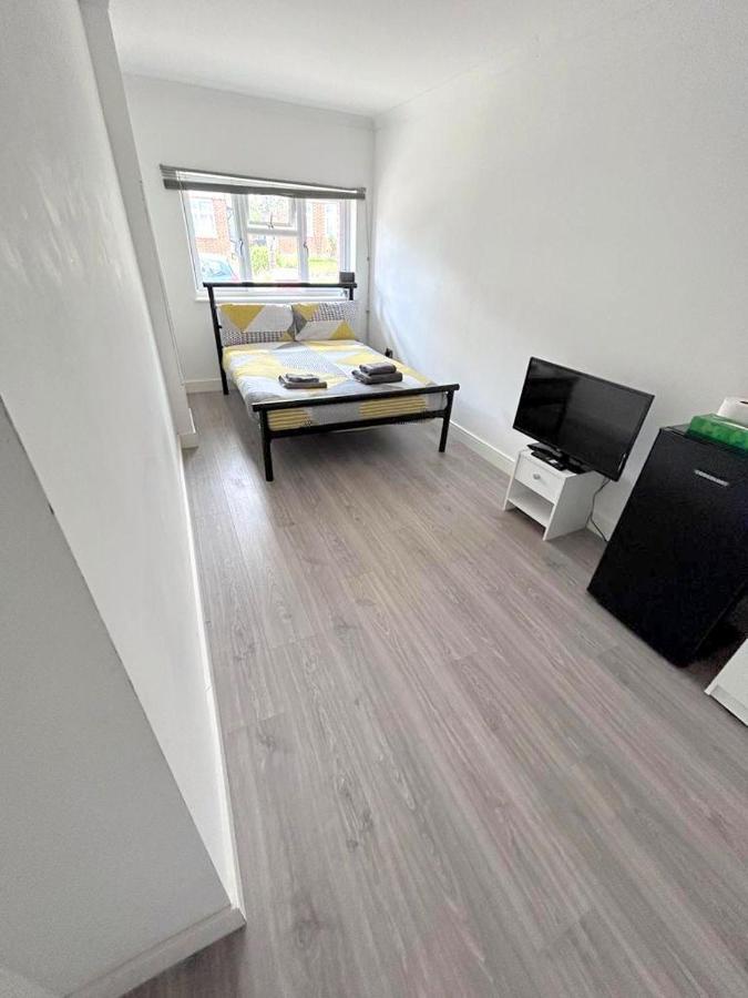 New Florence Rooms Митчам Экстерьер фото